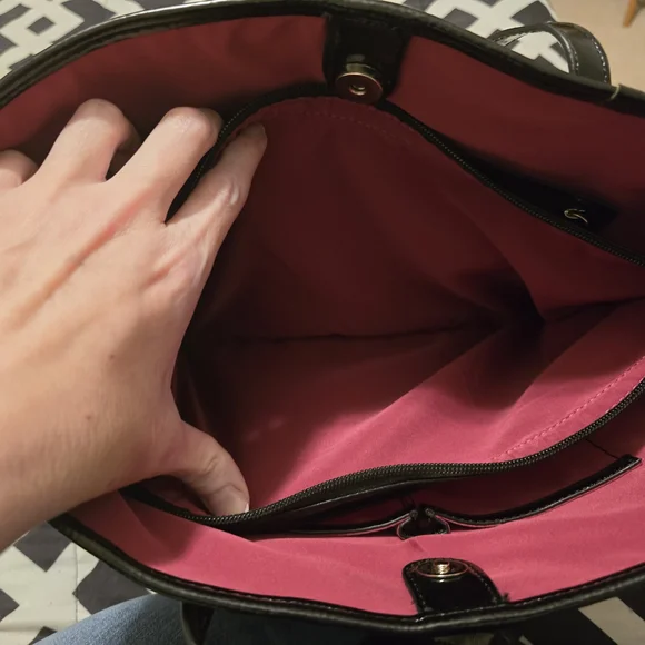 Nine West Elegant Snakeskin Pattern Tote Bag Set with Matching Coin Purse - Picture 9 of 10